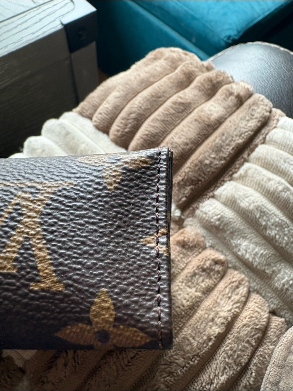 Louis Vuitton Monogram Toiletry 15 - Picture 15 of 15